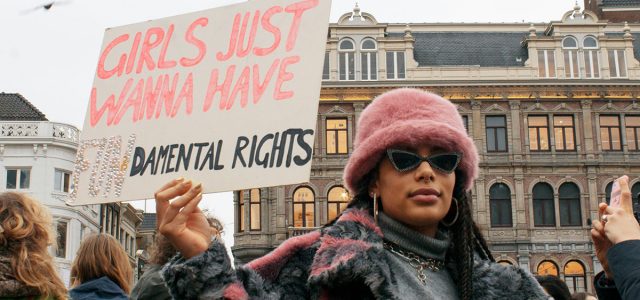 Ihr Rock ist zu kurz!